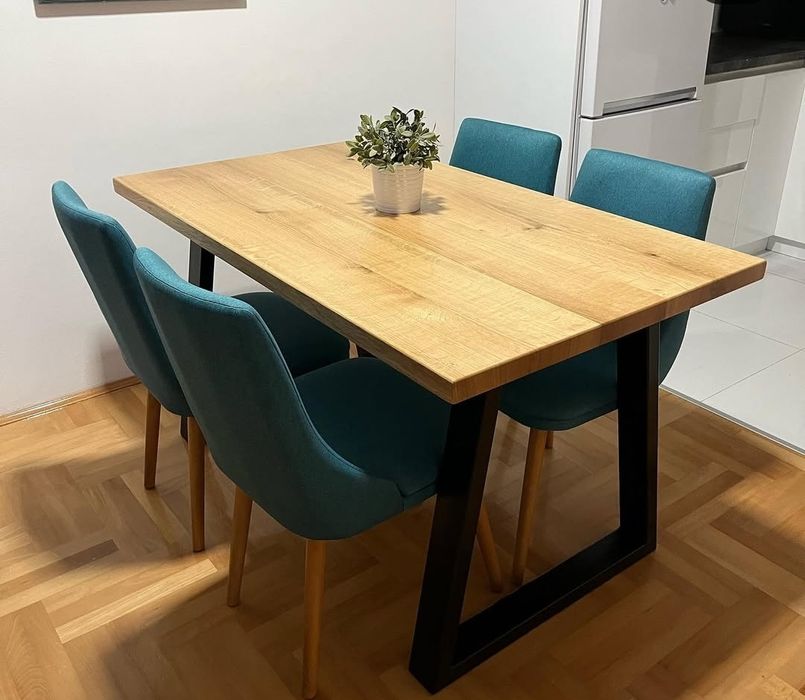 Маси от масив дъб и метални крака