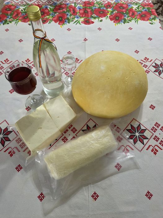 Vând caș, telemea și brânză de vacă