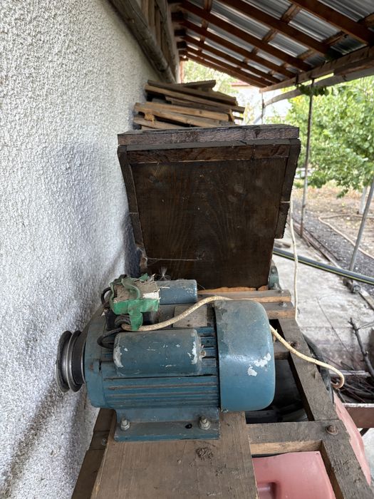 Moara de tocat mere si alte fructe  cu abric -electrică