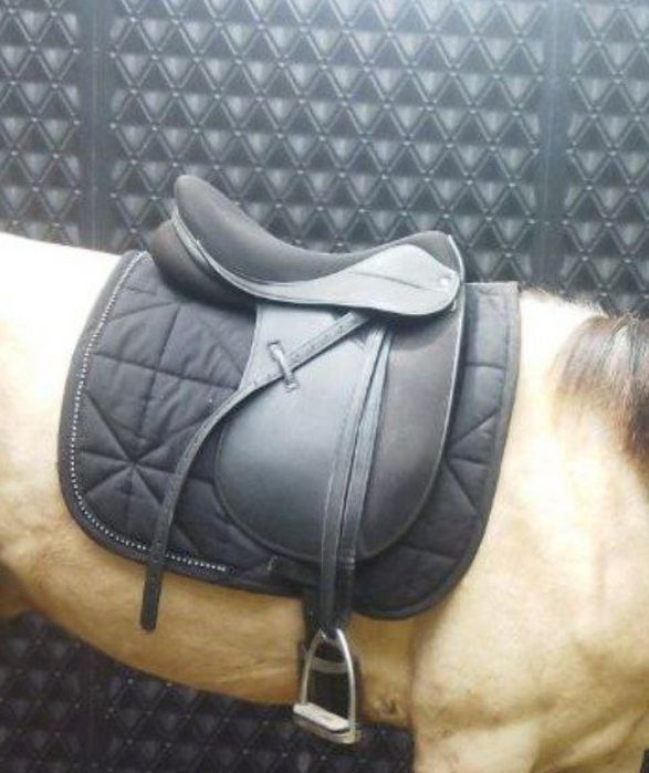 Продам спортивное седло в комплекте