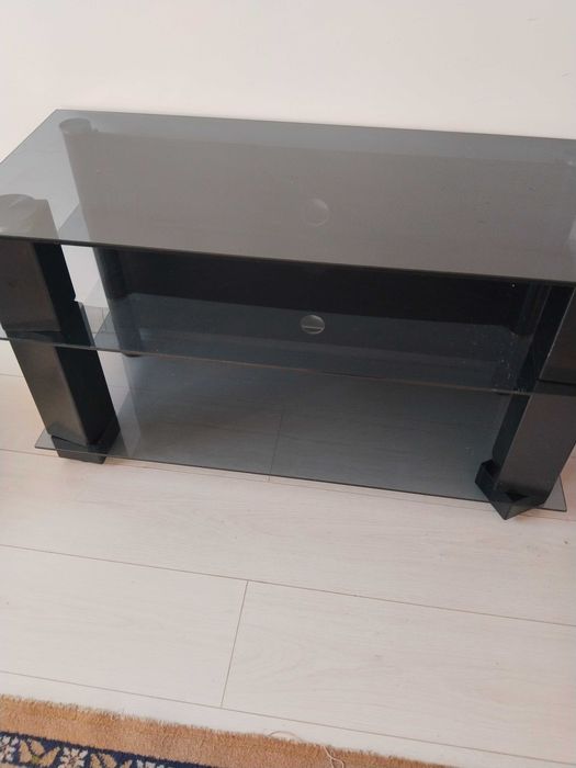 Под телевизор стеклянный столик