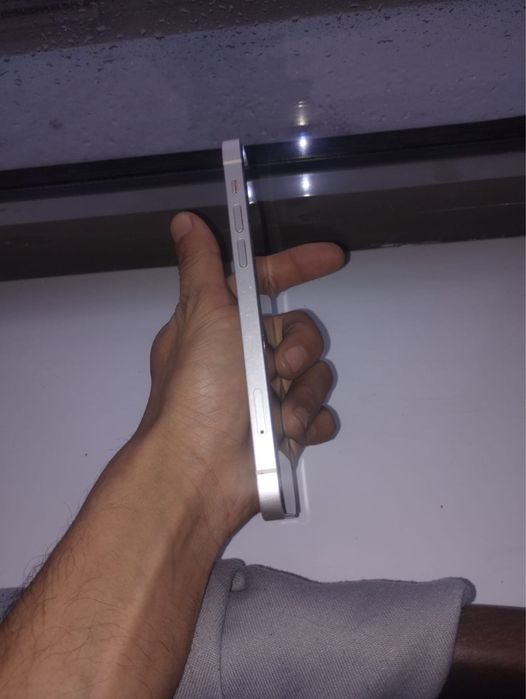 Vand iphone 12 baterie 100%