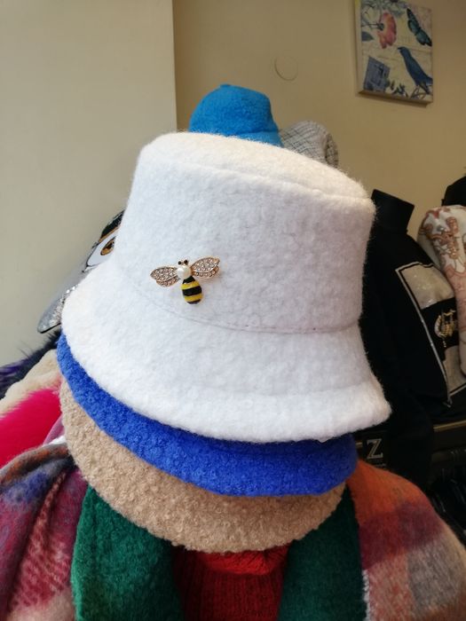 Чанта, шапки, шал