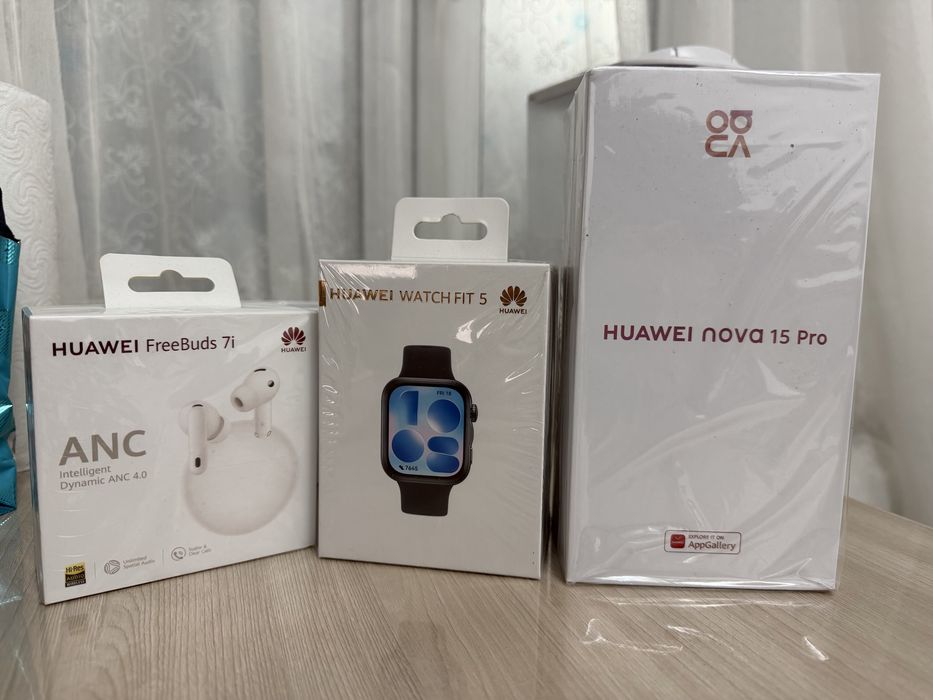 Комплект Huawei смартфон , часы , наушники