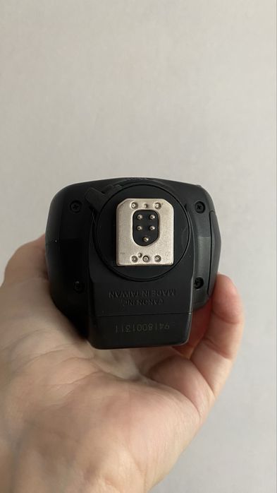 Продам вспышку на Canon