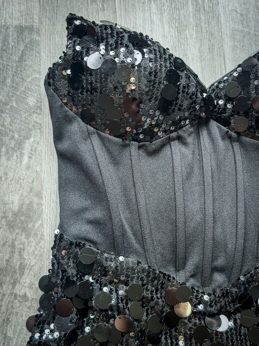 Нова къса черна рокля с корсет