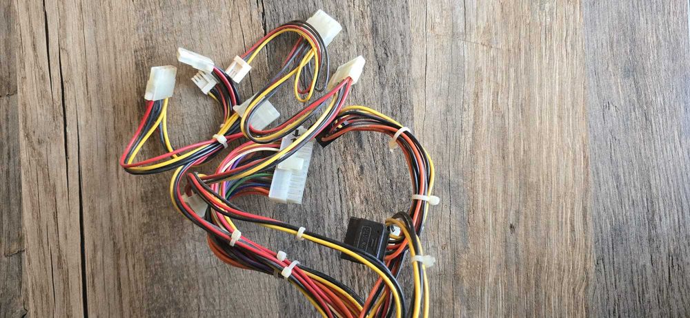 Sursa 500W RAIDMAX KY-600ATX, 20+4 MB, 4 CPU, 2 x SATA, 6 x MOLEX