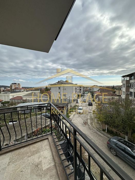 Къща на три етажа в кв.Виница