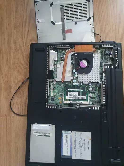 vechi Laptop celeron 2Gb ram windows, pentru scoala acasa