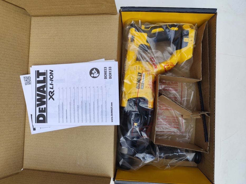 Нов безчетков акумулаторен перфоратор къртач Девалт DeWALT DCH033 18V