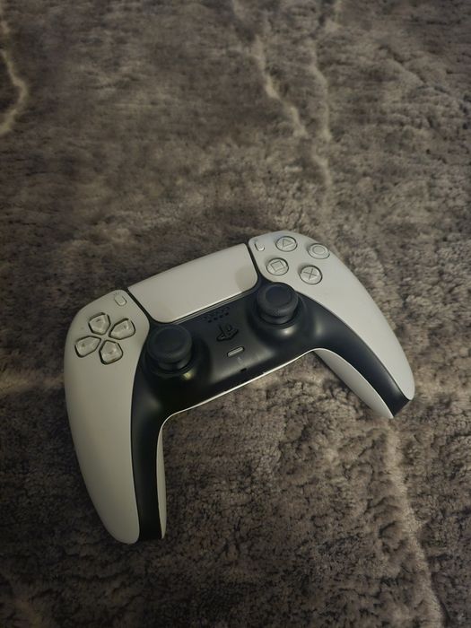 • Vand PS5 White 825GB | 2 Manete | Fara Probleme