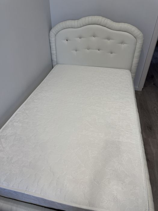 Продам спальную кровать