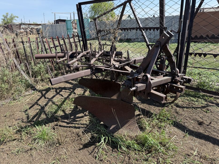 Продам плуг трехкорпусный