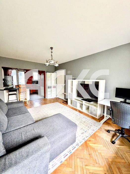 Тристаен обзаведен апартамент в кв. Изток до градски транспорт