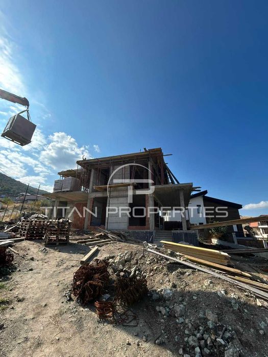 Двуетажна къща Белащица