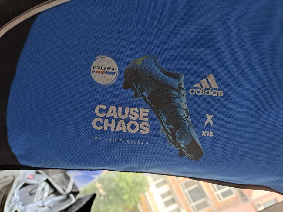 Продавам сак CAUSE CHAOS - ADIDAS  40 X 30 X 25 CM