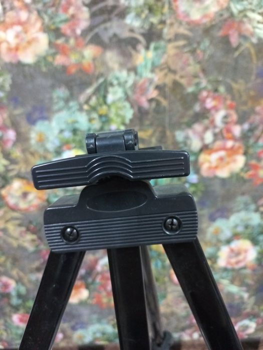 Штатив предлагается за 5000 тенге.