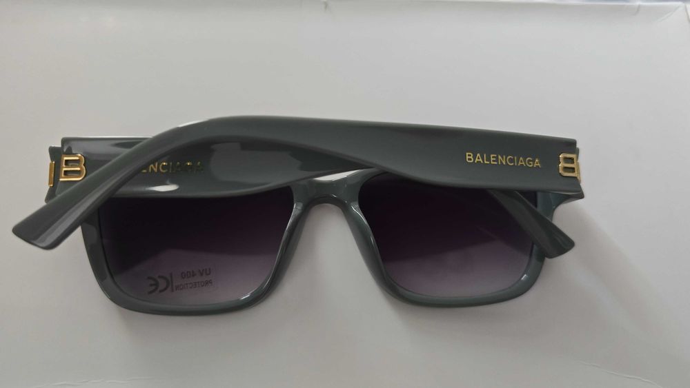 Ochelari de soare Balenciaga.