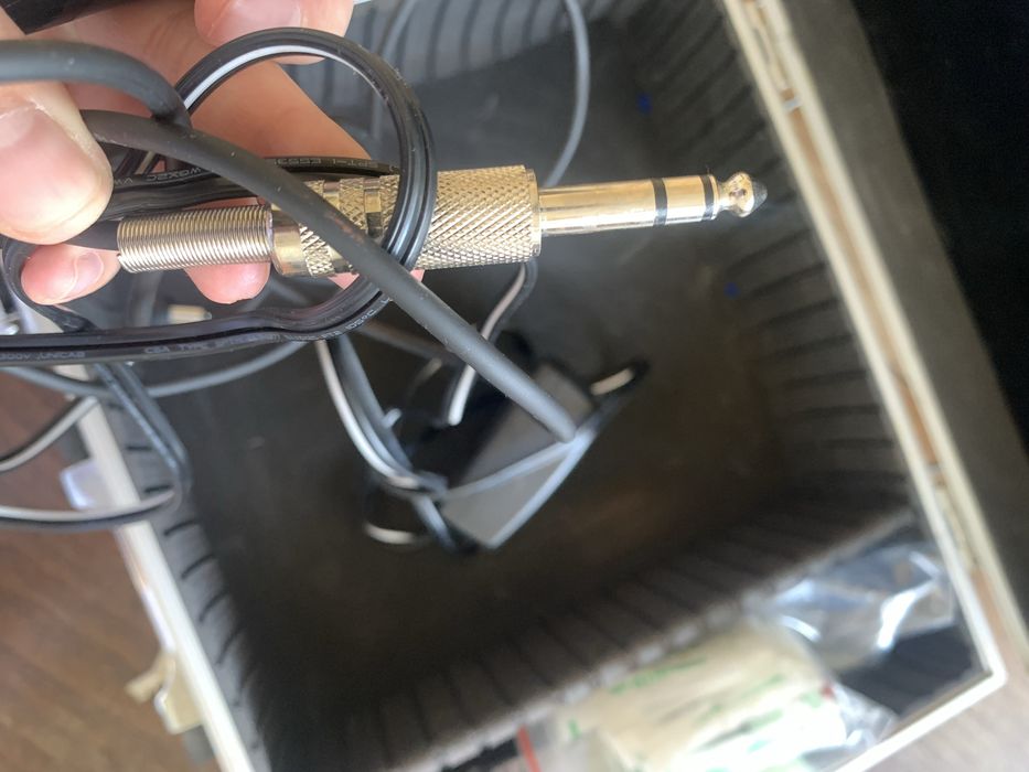 Куфар с машина за перманентен грим