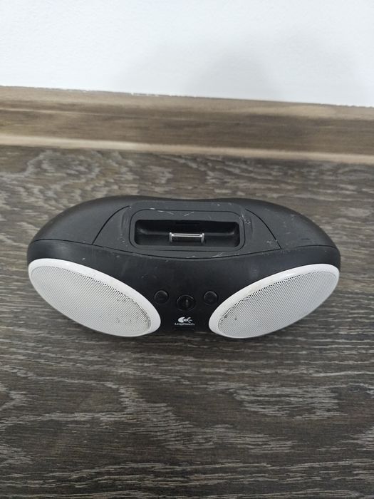 Ipod Toch A1213 plus Boxa portabila Logitech cadou