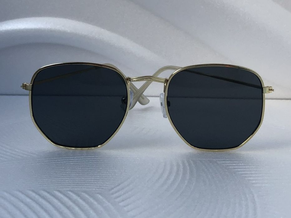 Модерни слънчеви очила с метални рамки