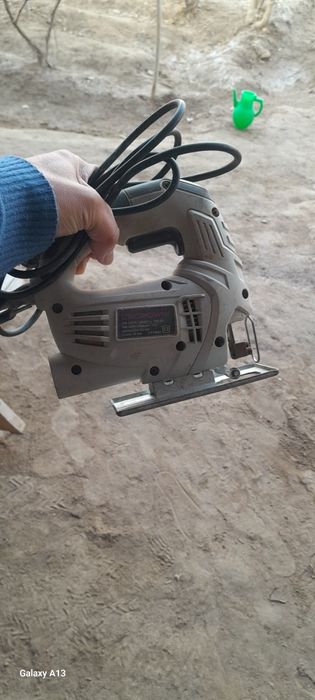 Lobzik sotilodi umumon aybi yòq zòr ishlap turipdi