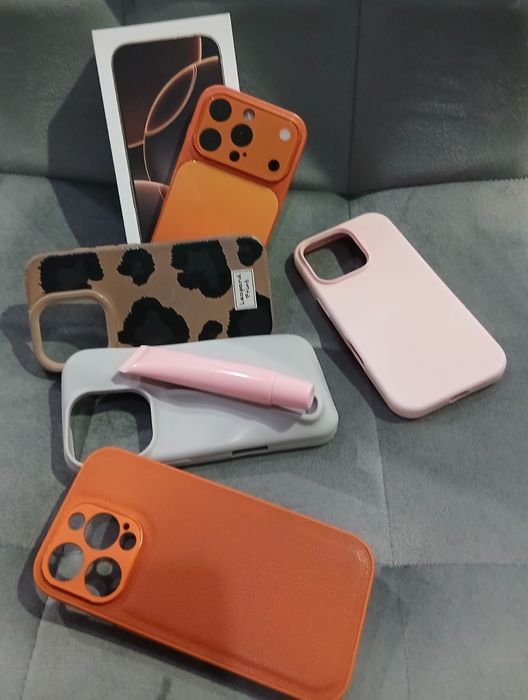 ПРОДАМ IPhone 16pro gold