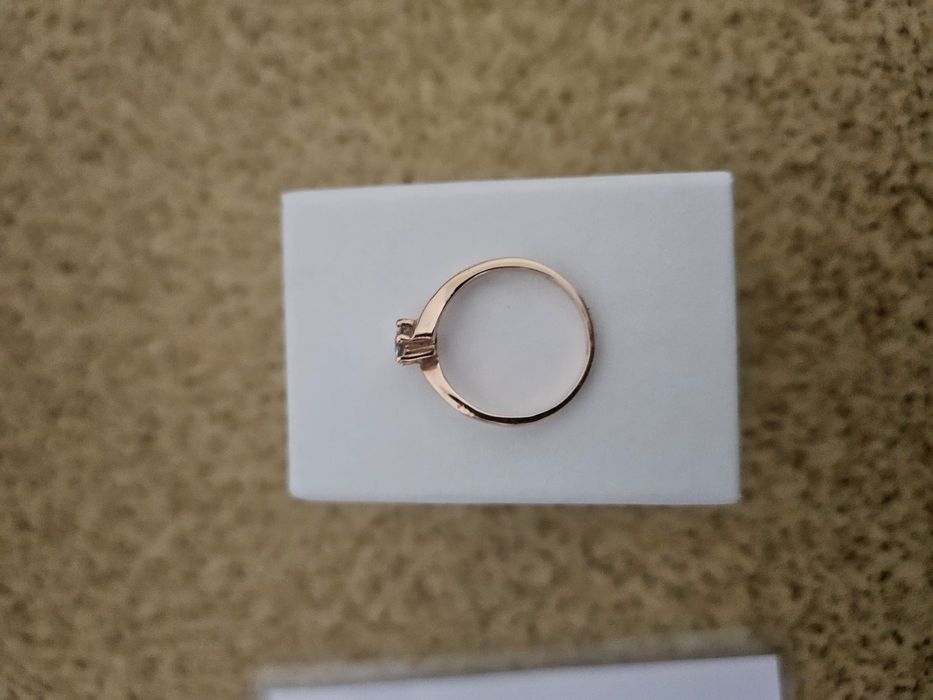 Годежен златен пръстен с диамант