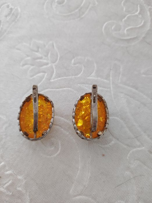 Продам натуральные янтарные серьги с серебром.