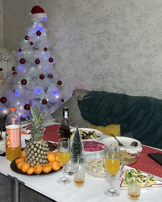 Продаётся Новогодняя ёлка с игрушками!