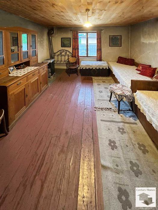 125182 Възрожденска къща с 3 спални и кладенец  в с. Средни Колиби