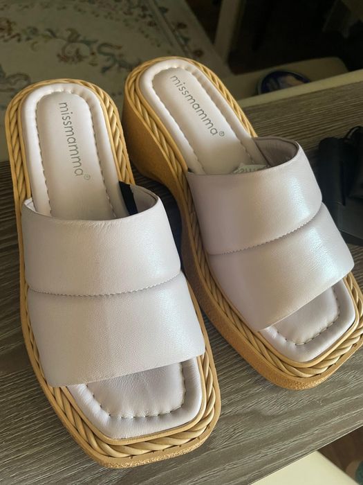 Продам туфли и шлепки. Новые