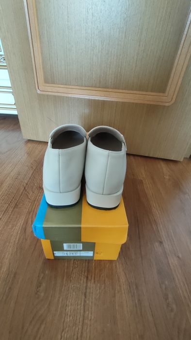 Белые туфли от бренда Ланвин