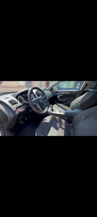 Vând Opel insignia