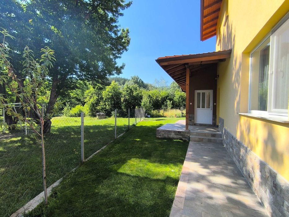 Продава се Къща в с. Драгичево, Област Перник - 220 кв.м за 1910 €/кв.м - Снимка #2