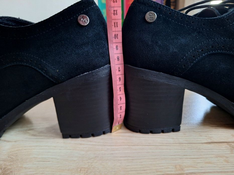 Черни еceнни обувки с ток