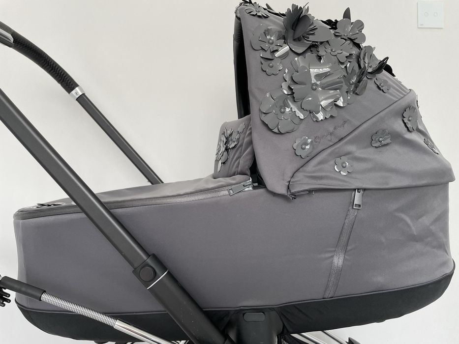 Cybex Priam/e-Priam 3 кош за новородено Lux Simply Flowers