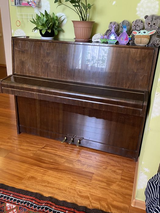 Пианино лакированное б/у