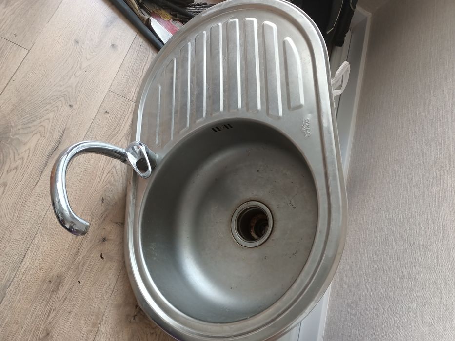 Продается мойка со смесителем