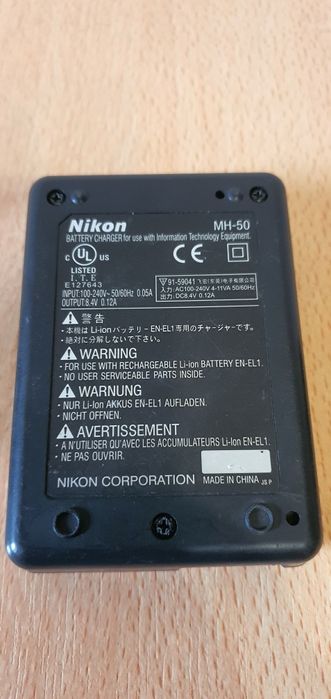 Vând încărcătoare Nikon