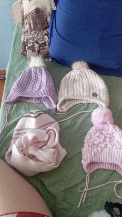 Шапочки и кроссовки