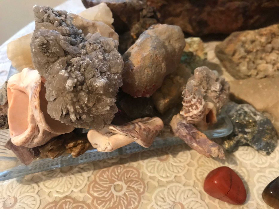 Продавам лот минерали-различни