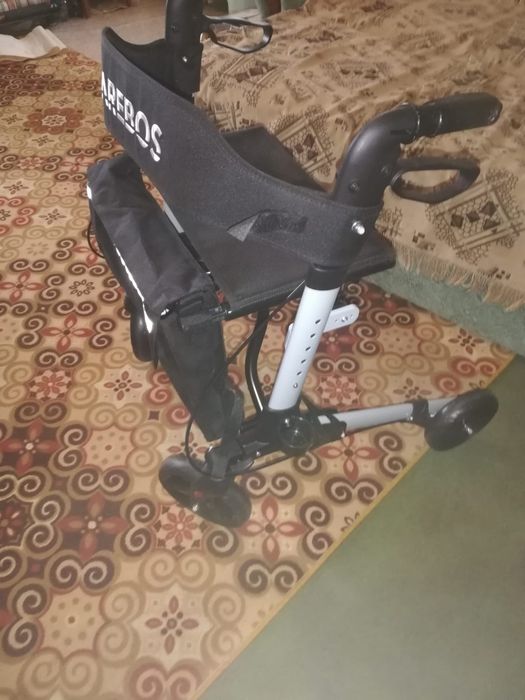 Продам ходунки новые