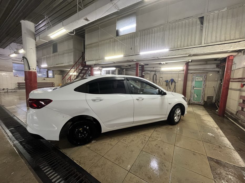 Chevrolet Onix Turbo 2023 автомат