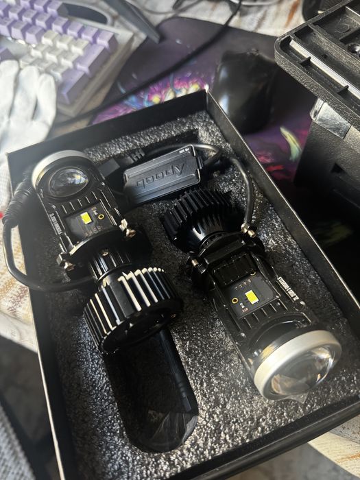 Лампочки мини-линзы Н4 новые продам