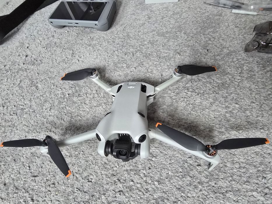 DJI mini 4 pro + Fly More Combo + DJI Care 08.2026