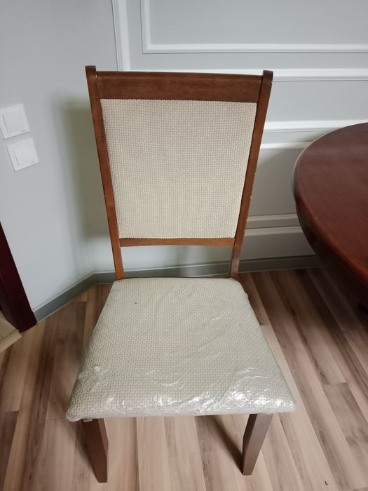 Стол со студьями