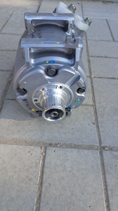 Компрессор кондиционера.