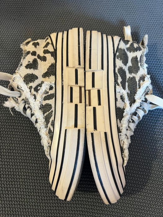 Teneși Pregunta la super preț!