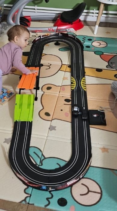 Pista de curse cu 2 masini